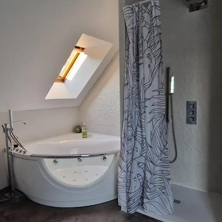 Villa Fare-kermenezy Maison Avec Piscine Chauffee